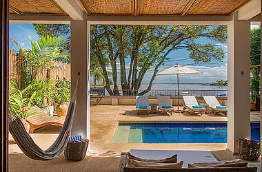 Verande mit Poolblick im Barracuda Boutique Hotels in Itacare, Brasilien